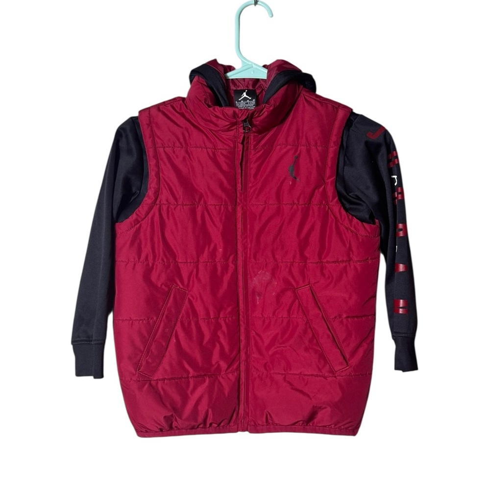 Air Jordan Boys Therma Fit Coat Medium Puffer Heavy Winter Sporty Red Black Logo